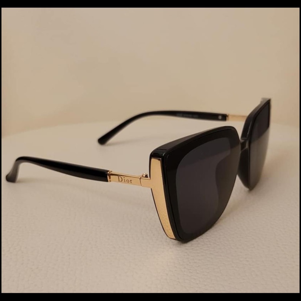Oversized sunglasses